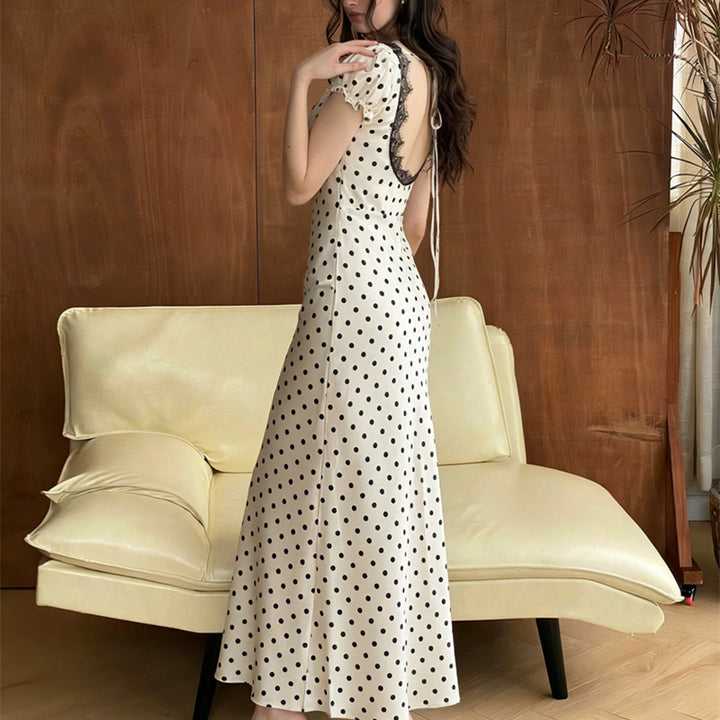 Damen Polka Dot Maxikleid mit eleganten Rüschendetails und nostalgischem Ausschnitt Echo Archiv