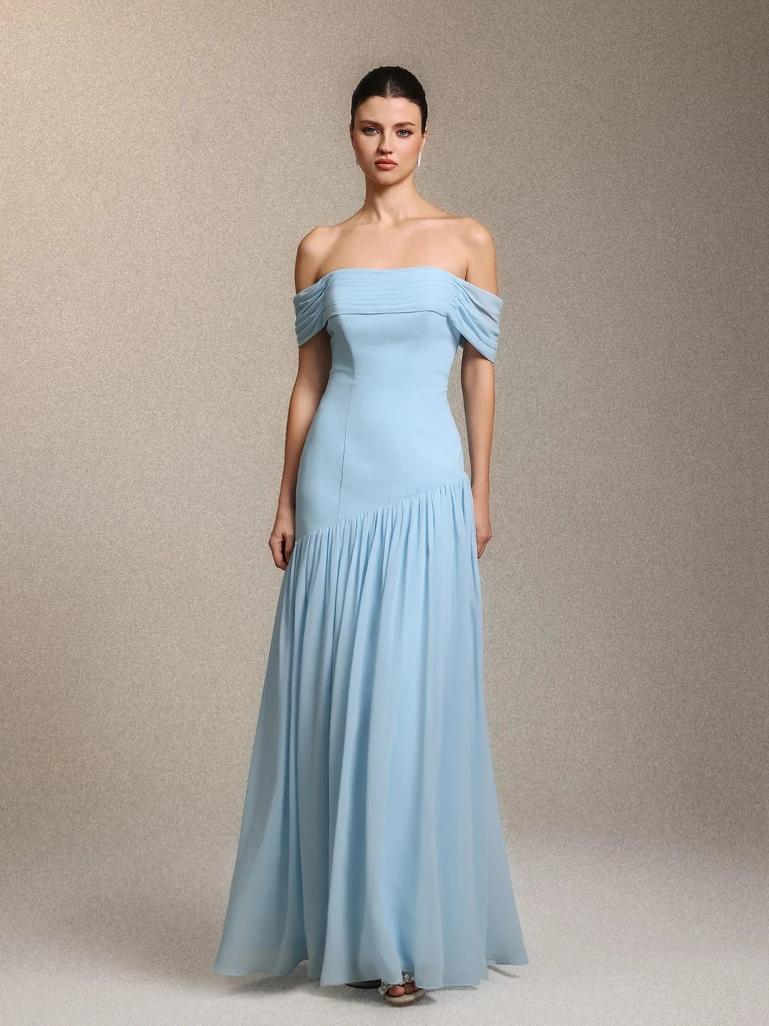 Damen Elegantes schulterfreies Maxikleid mit drapierten Details Echo Archiv
