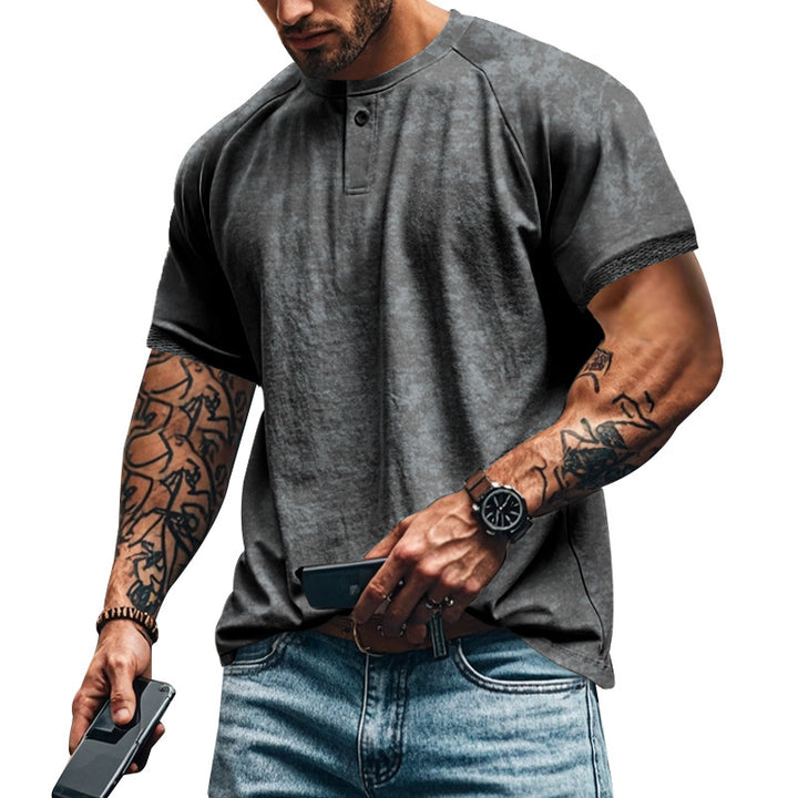 Herren Kurzarm-Henley-Shirt mit strukturierten Akzenten und sportlichem Schnitt Echoarchiv