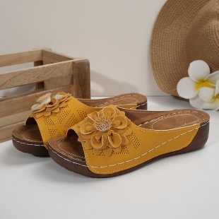 Damen Offene Zehen-Pantoletten mit Blumenapplikation, perforiertem Obermaterial und ergonomischer Keilsohle – Lioré
