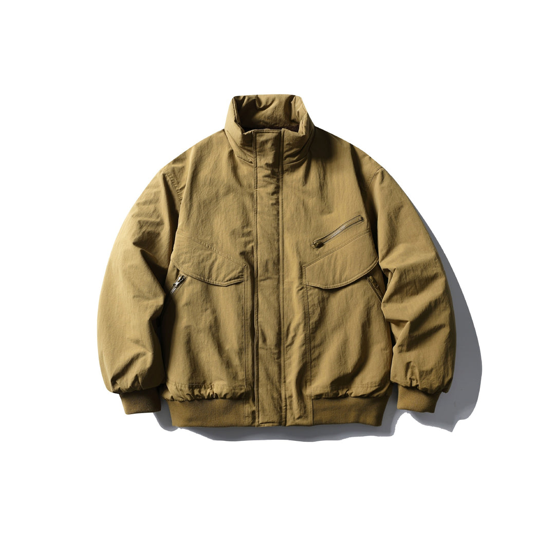 Herren Boxy-Utility-Bomberjacke mit hohem Stehkragen, verdeckter Frontblende und Zip-Brusttasche Echoarchiv