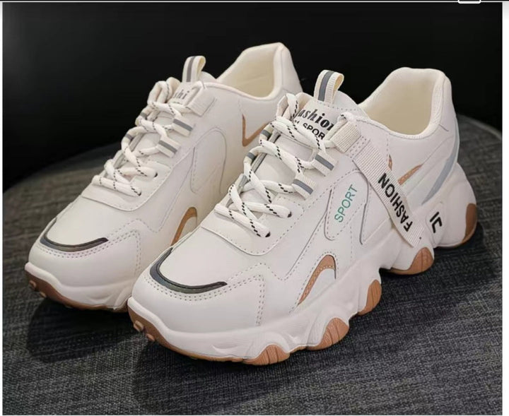 Damen Sportliche Sneaker mit atmungsaktiver Mesh-Oberfläche und dämpfender Laufsohle Echo Archiv