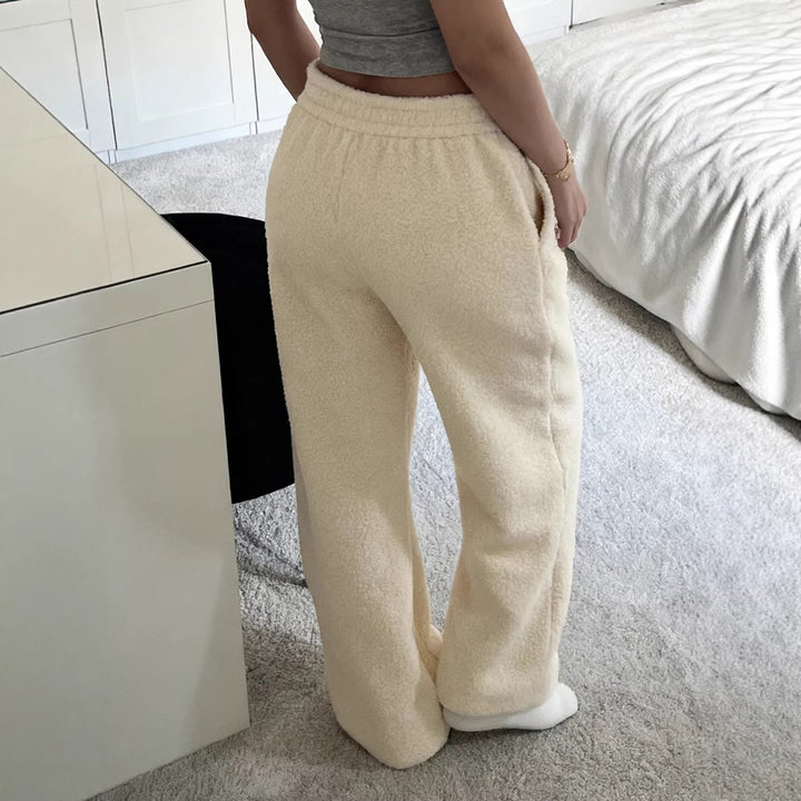 Damen Flauschige Jogginghose mit elastischem Bund und Seitennahttaschen Echo Archiv