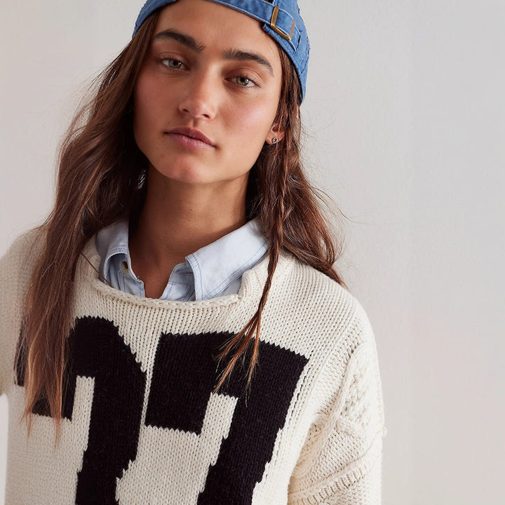 Damen Oversize Grobstrick-Pullover mit sportivem Zahlendekor & Zopfstrickdetail Echoarchiv