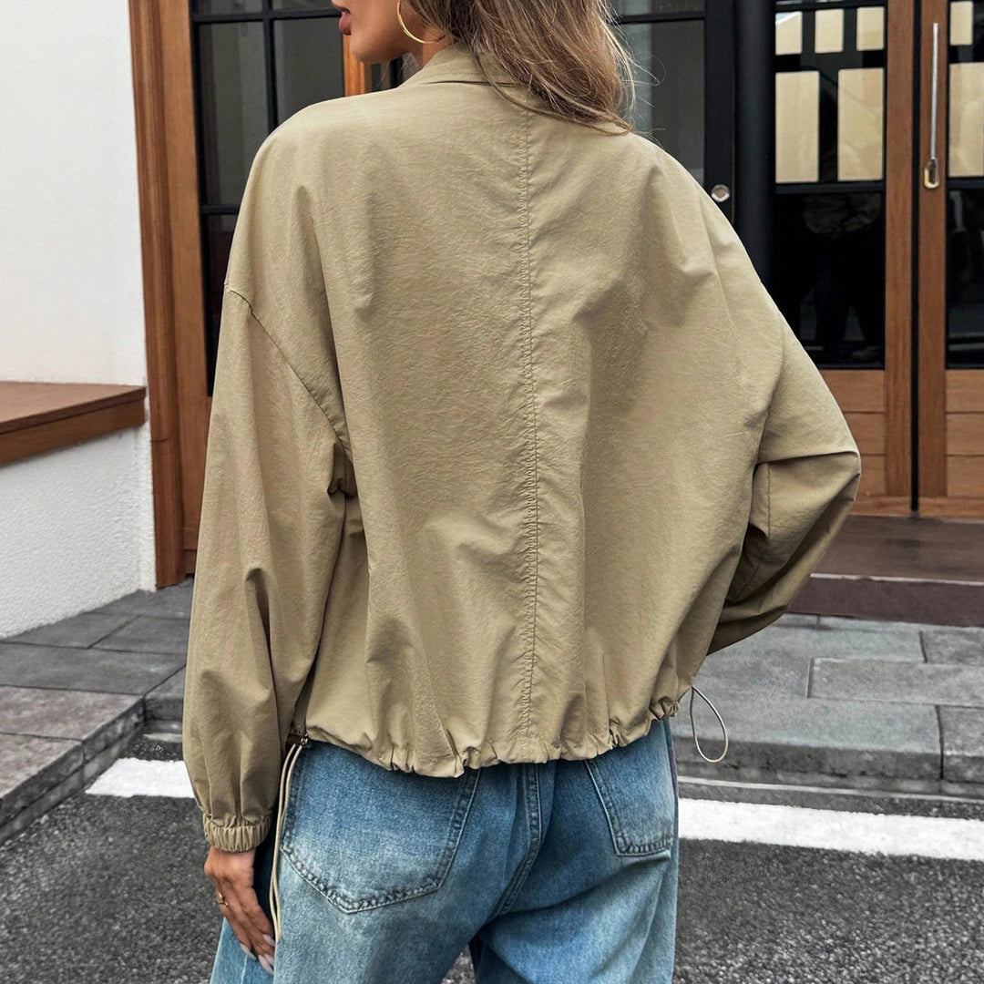 Damen Leichte Utility-Bomberjacke mit Kordelzug, Gummibündchen und aufgesetzten Taschen – Avérine