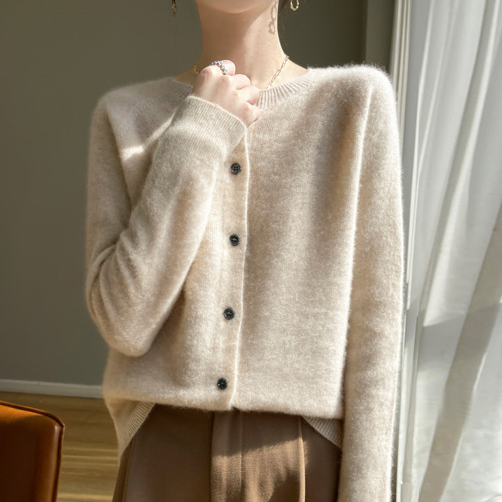Damen Kurzgeschnittener Feinstrick-Cardigan mit Rundhalsausschnitt und schimmernder Knopfleiste Echoarchiv