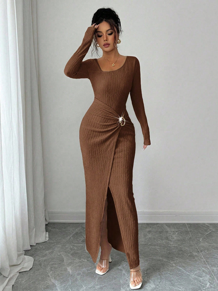 Damen nan figurbetontes Maxikleid aus geripptem Strick mit Wickeldetail und Schlitz Echo Archiv
