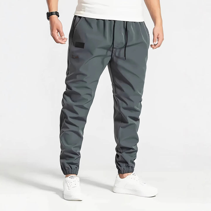 Herren Technische Jogginghose im Tapered‑Utility‑Stil mit elastischem Bund & Knöchelbündchen Echo Archiv