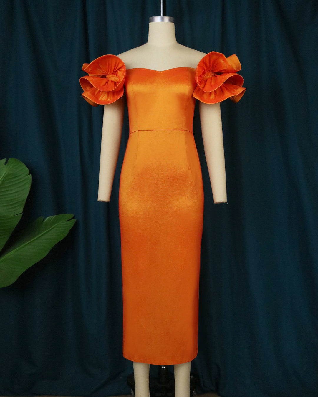 Damen Figurnahes Spitzenkleid mit voluminösen Rüschensäumen Echo Archiv