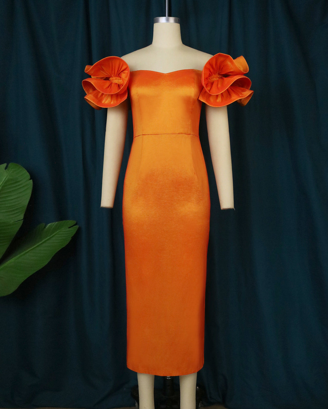 Damen Figurnahes Spitzenkleid mit voluminösen Rüschensäumen – Élara