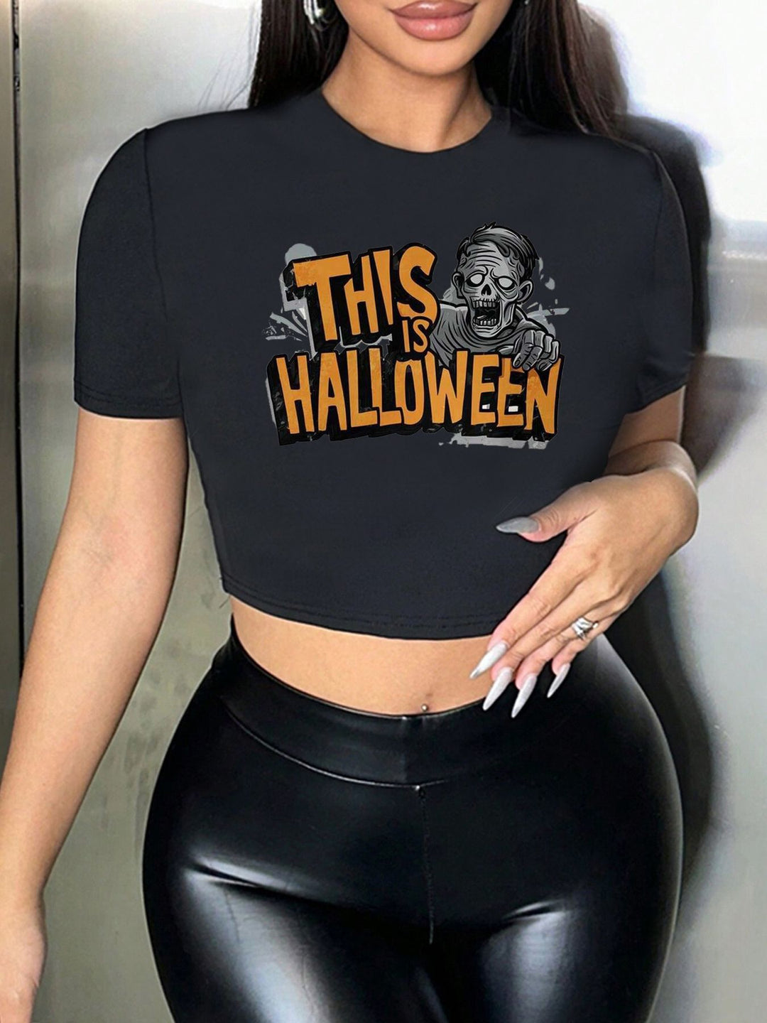 Damen Crop-T-Shirt mit kreativem Lippenmotiv und figurbetontem Schnitt Echo Archiv