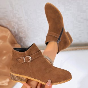 Damen Veloursleder-Ankle-Boots mit seitlichem Reißverschluss, Zier-Schnalle und niedrigem Blockabsatz – Varelle