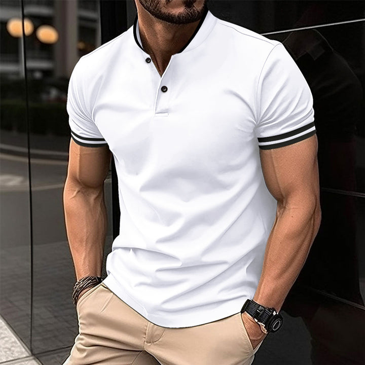 Herren Poloshirt mit modischem Henley-Kragen und sportlichen Akzenten Echoarchiv