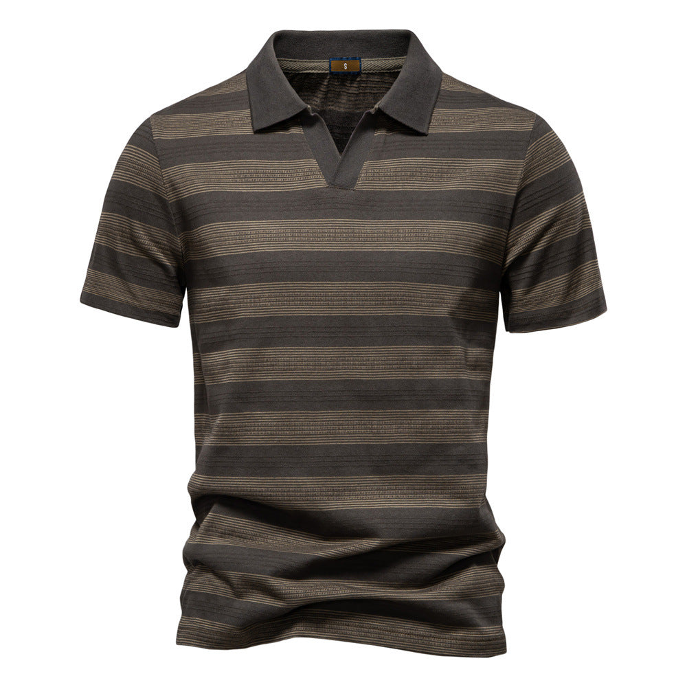Herren Polo-Shirt mit stylischem V-Ausschnitt und modernem Streifenmuster Echoarchiv