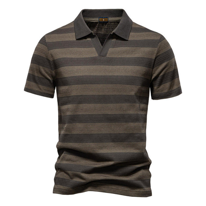 Herren Polo-Shirt mit stylischem V-Ausschnitt und modernem Streifenmuster Echoarchiv