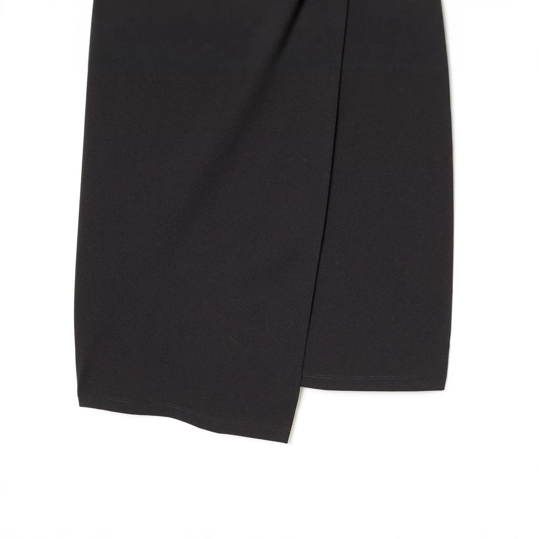 Damen Wickelkleid mit Drapierung, seitlicher Zierknopfleiste und V-Ausschnitt Echoarchiv