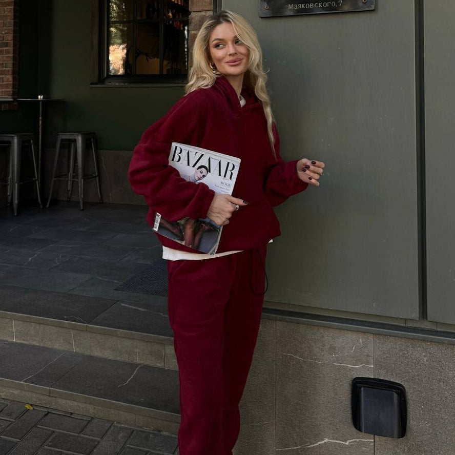 Damen kuscheliges Sweat-Set mit extralangem Kapuzenpullover, verdeckter Kängurutasche und schmal zulaufender Bündchenhose – Avérine