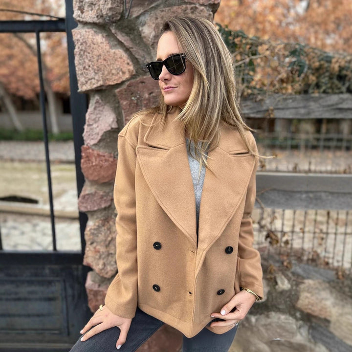 Damen Kurzer Wollmix-Mantel mit großem Schalkragen, doppelreihiger Knopfleiste und Eingrifftaschen – Montévia