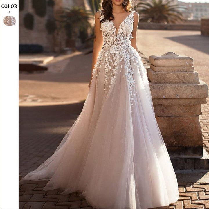 Festliches Damen Hochzeitskleid mit Floralen Applikationen und Schimmerndem Tüll für Hochzeiten | Echoarchiv