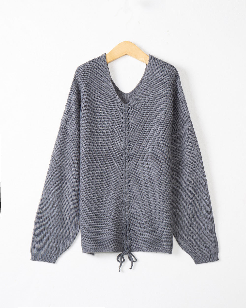Damen Strickpullover mit Zopfmittelnaht, V‑Ausschnitt und Kordelzug Echo Archiv