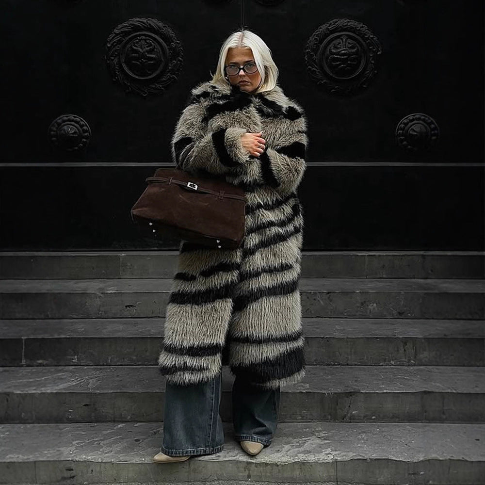 Damen Oversize Kunstpelz-Mantel mit gestreiftem Maxi-Schnitt Echoarchiv