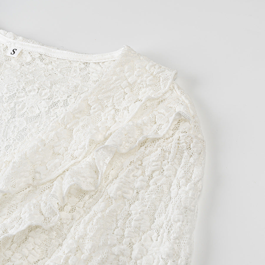 Damen Figurbetonte Spitzenbluse mit Rüschen‑V‑Ausschnitt und Bindebanddetail Echo Archiv