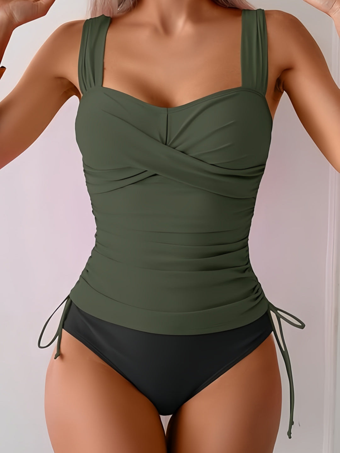 Damen Einteiliger Badeanzug mit modernem Wickeldesign und sportlichem Schnitt Echo Archiv