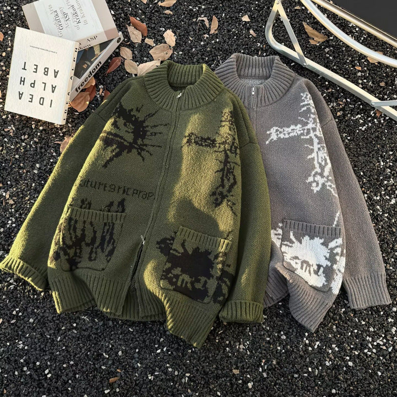 Unisex Grobgestrickte Zip‑Strickjacke mit hohem Rippenkragen, Jacquardmuster und aufgesetzten Taschen Echoarchiv