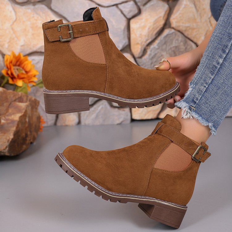 Damen Wildleder-Optik Chelsea-Stiefelette mit dekorativem Schnallenriemen, elastischem Einsatz und grober Profilsohle Echo Archiv