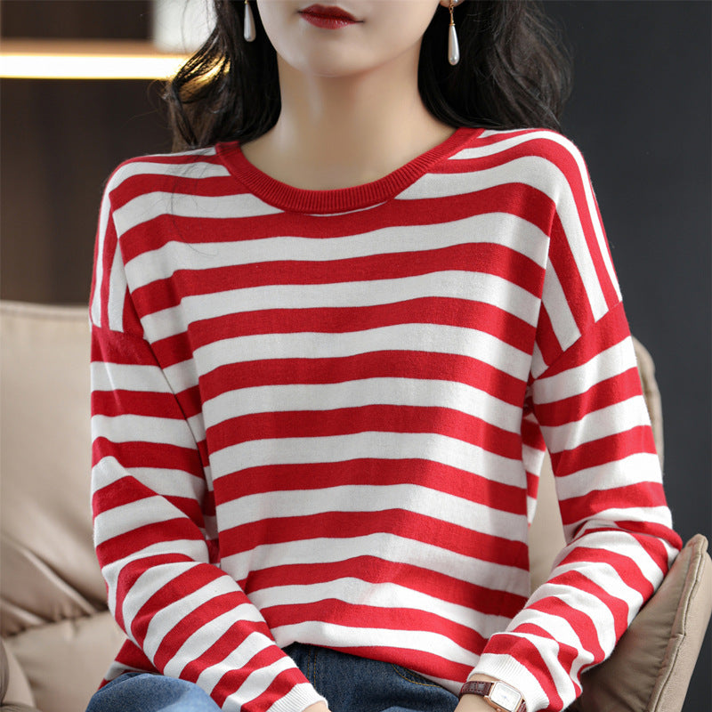 Damen Maritim-inspiriertes gestreiftes Feinstrick-Shirt mit weitem Boot-Ausschnitt und Kontrastkante Echoarchiv