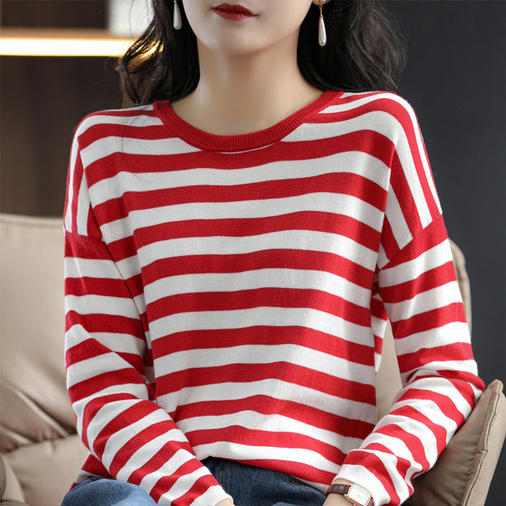 Damen Maritim-inspiriertes gestreiftes Feinstrick-Shirt mit weitem Boot-Ausschnitt und Kontrastkante Echoarchiv