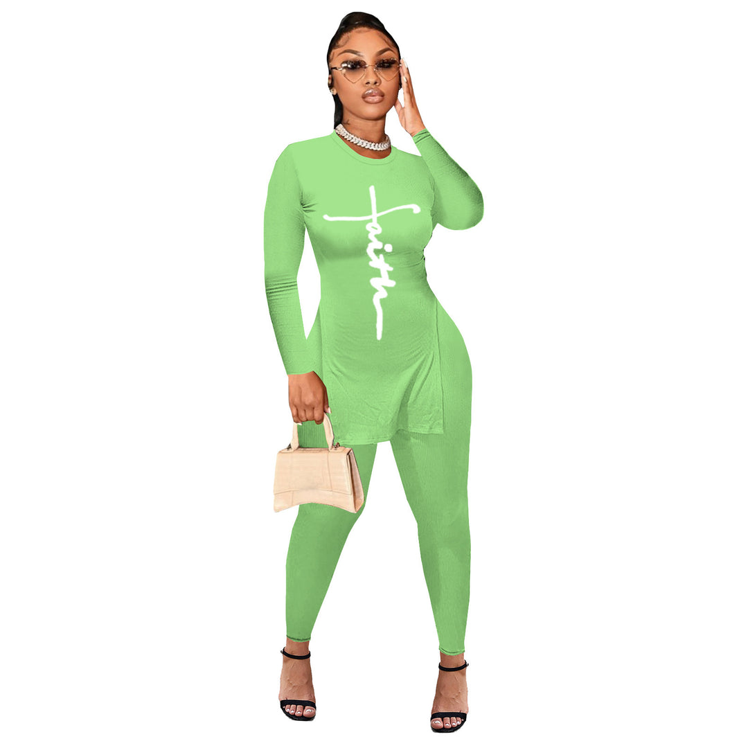 Damen Enganliegendes zweiteiliges Lounge-Set mit langem Shirt, figurbetonten Leggings und vertikalem Schriftzug – Élanora