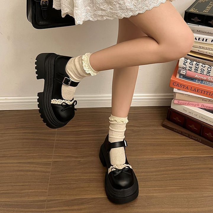 Damen Chunky Mary-Jane Plateauschuhe mit Riemen, Zierschleife und Spitzenbesatz – Lioré