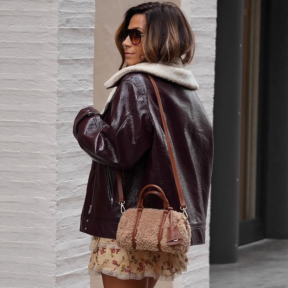 Damen Lackleder-Bikerjacke mit Sherpa-Futter und Oversize-Schnitt Echoarchiv