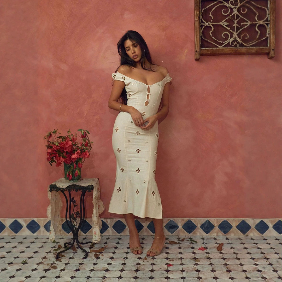 Damen Elegantes Maxikleid mit schulterfreiem Design und filigranen Blumenstickereien Echo Archiv