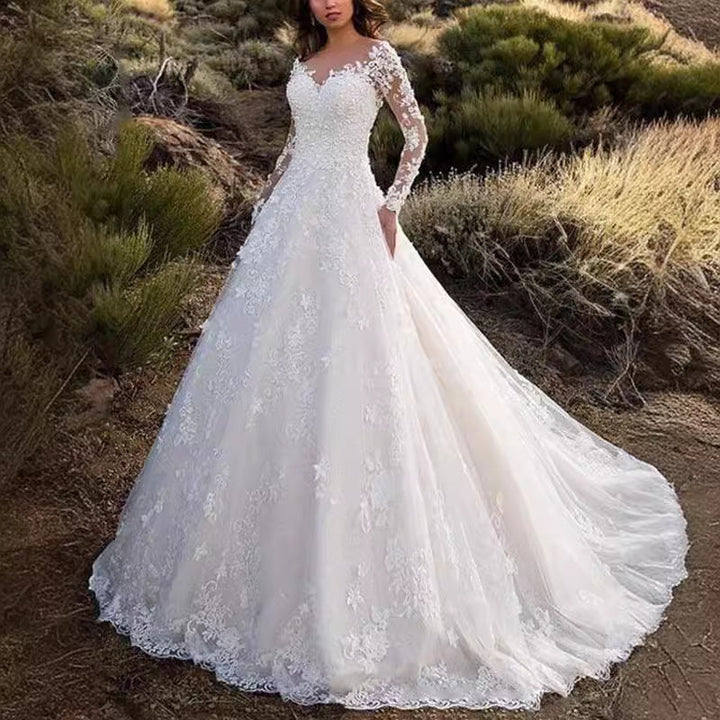 Elegantes Damen Hochzeitskleid mit Spitzenverarbeitung & voluminösem Rock für Hochzeit | Echoarchiv