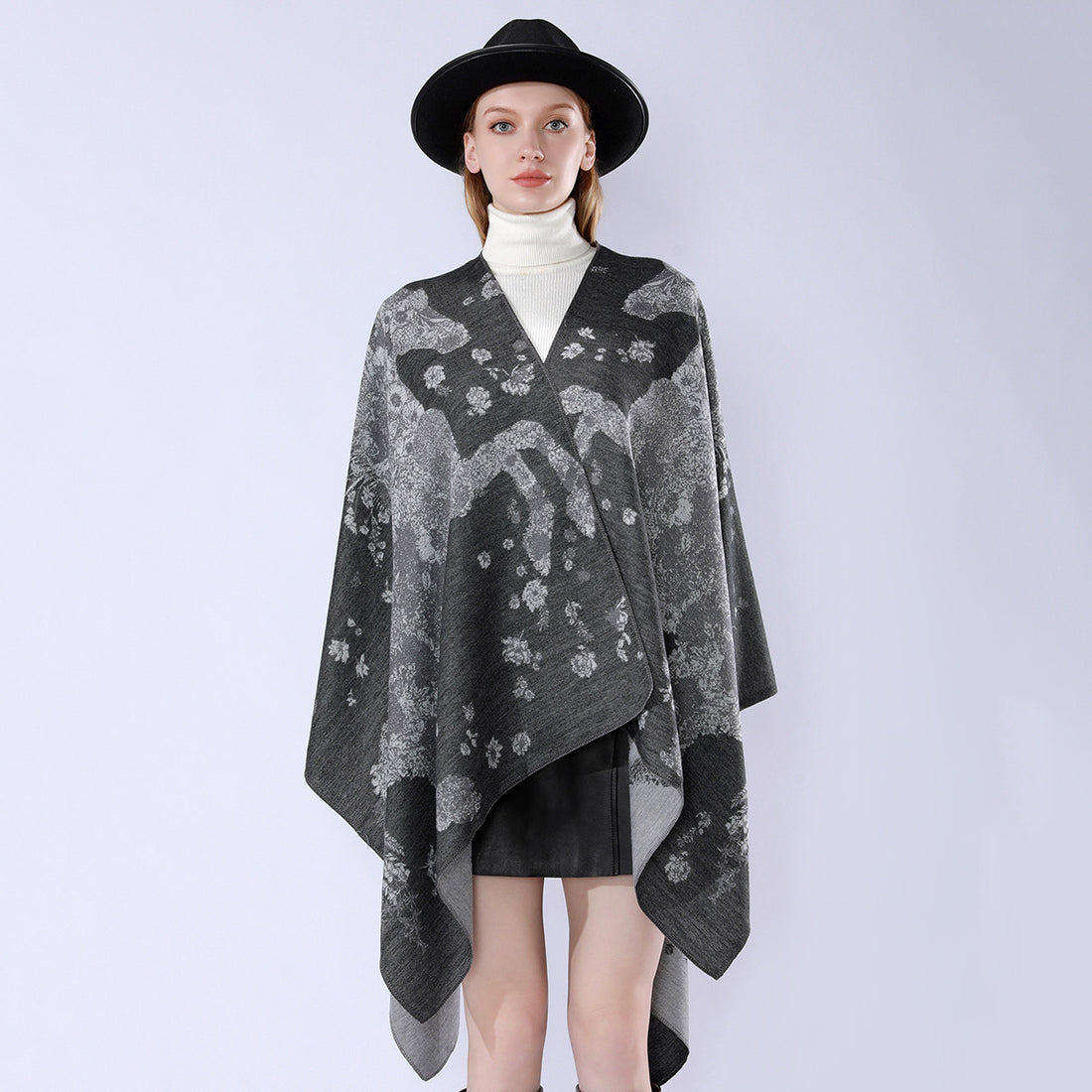 Damen Oversize-Wickelponcho im Kimono-Fall mit feinem Jacquardgewebe – Célinea