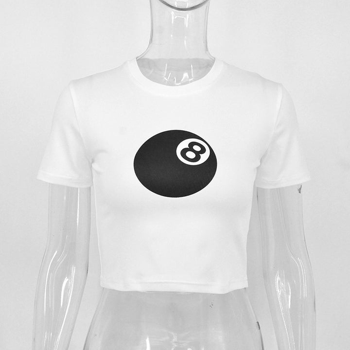 Damen cropped T-Shirt mit einzigartigem 8-Ball-Motiv und lässigem Schnitt Echo Archiv