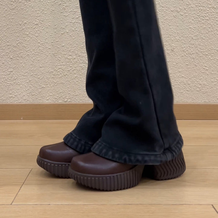 Damen Plateau-Slipper mit markanter Profilsohle und elastischem Einstieg Echo Archiv
