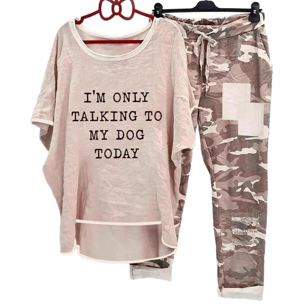 Damen nan weites Freizeit-Set mit Spruchaufdruck, weit geschnittenem Langshirt und Camouflage-Jogginghose Echo Archiv
