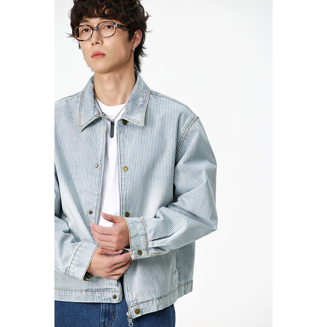 Unisex Gestreifte Oversize-Denimjacke im Worker-Stil mit Stehkragen und Zwei-Wege-Reißverschluss Echoarchiv