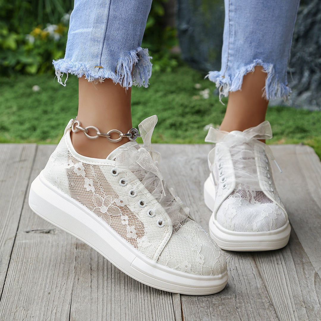 Damen Plateau-Sneaker mit Spitzen-Overlay und transparenten Organzabändern Echoarchiv