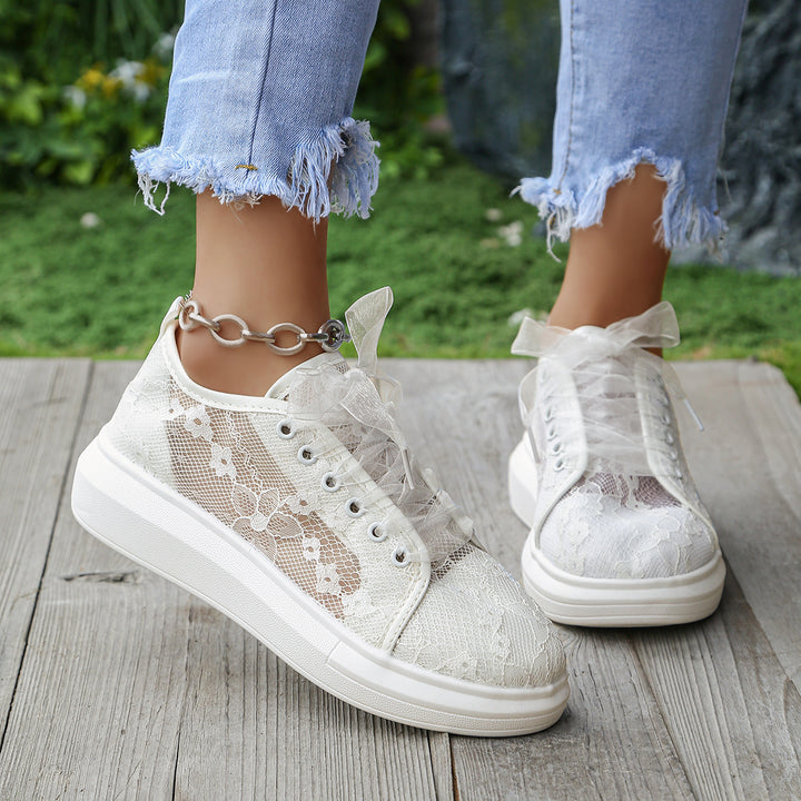 Damen Plateau-Sneaker mit Spitzen-Overlay und transparenten Organzabändern Echoarchiv