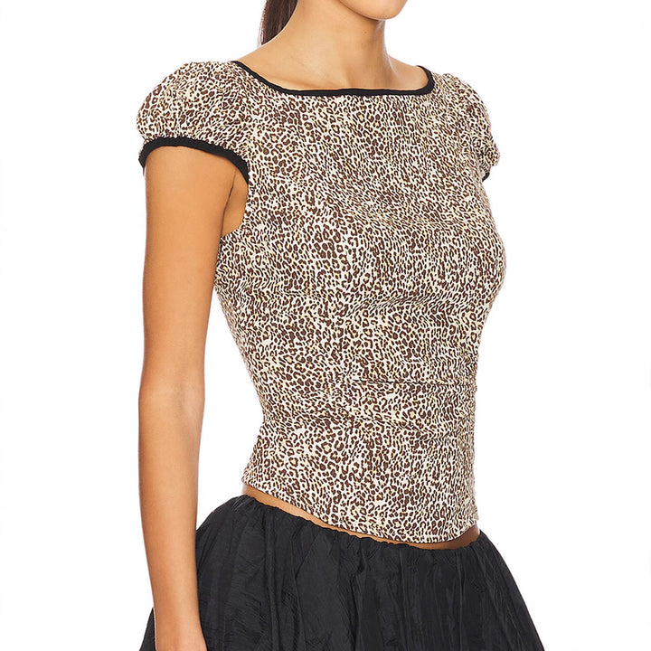 Damen Figurbetontes Cropped-Top mit Leoprint, Quadratausschnitt & Kontrastpaspel – Avérine