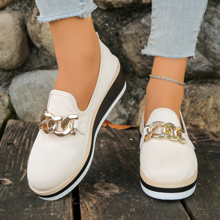 Damen slip-on Plateau-Loafer mit dekorativer Metallkette, strukturiertem Kunstleder und gepolstertem Komfortfußbett Echo Archiv