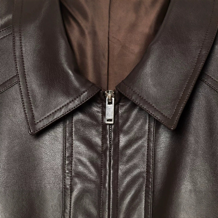 Damen Kurzblouson aus Lederoptik mit übergroßem Hemdkragen, Pattentaschen und gerafftem Saum Echo Archiv