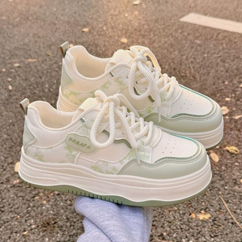 Damen Voluminöser Plateau‑Sneaker im Retro‑Citystil mit dezenter Marmorierung und dämpfender Keilsohle – Névara