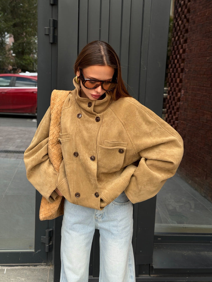 Damen Kurze doppeltreihige Veloursjacke mit Stehkragen, Ballonärmeln und aufgesetzten Taschen Echo Archiv