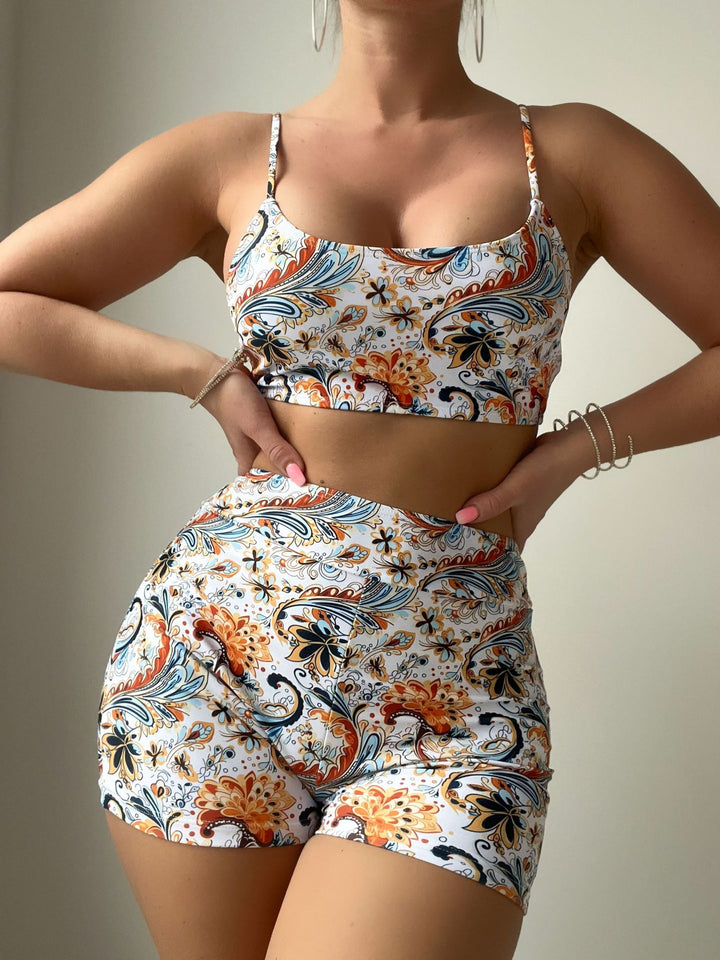 Damen Sportliches Crop-Top und High-Waist Shorts Set Echo Archiv