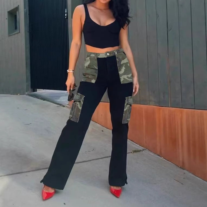 Damen High-Waist Utility-Jeans mit Camouflage-Paneelen und aufgesetzten Cargotaschen Echo Archiv